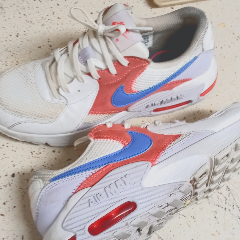 NIKE AIR MAX